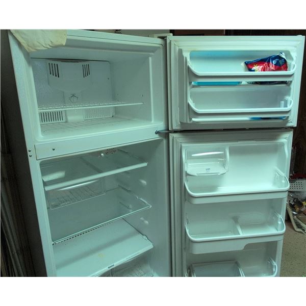 Sears Canada Model 970-607624 Top-Freezer Refrigerator