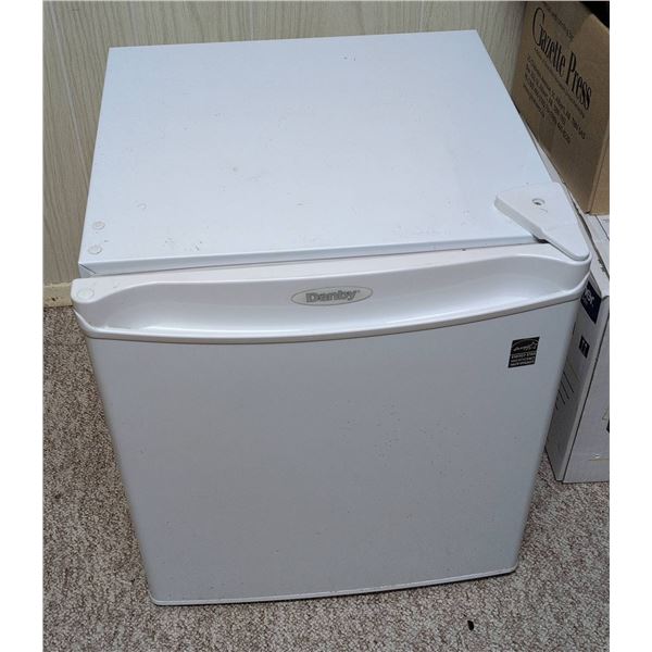 Danby DCR059WBE Compact Refrigerator, White, 1.7 Cu. Ft.