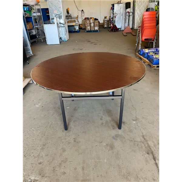 55" Round Banquet Table w/ Folding Legs