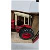 Image 4 : Ertl International Harvester 3588 2+2 Articulated Tractor 1/16 Scale Die-Cast