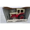 Image 2 : Ertl International 1066 5,000,000th Tractor 1/16 Scale Die-Cast Special Edition