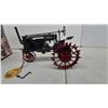 Image 4 : Ertl Precision Series McCormick-Deering Farmall Regular 1/16 Scale Die-Cast Tractor