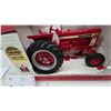 Image 2 : IH Farmall 806D Diesel 1/16 Scale Special Edition 18th Ontario Toy Show Aug. 24, 2003 Tractor