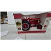 Image 4 : IH Farmall 806D Diesel 1/16 Scale Special Edition 18th Ontario Toy Show Aug. 24, 2003 Tractor