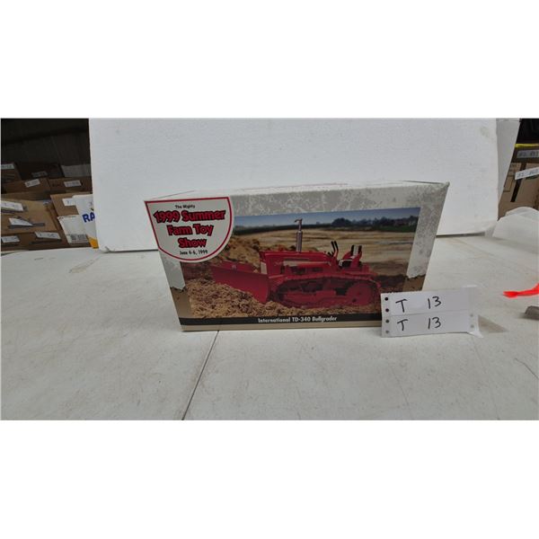International TD-340 Bullgrader 1/16 Scale 1999 Summer Farm Toy Show Collector Edition #4533TA