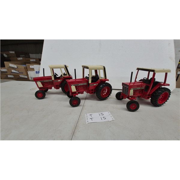 Ercoin International Harvester 86 Series Die-Cast Tractors, 1086 and 986 and 886 Models, Set of 3.