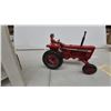Image 10 : Ertl Foxfire Farm Miss Charlotte #6 Figurine with Die-Cast Farmall 826 Tractor by Lowell Davis