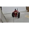 Image 11 : Ertl Foxfire Farm Miss Charlotte #6 Figurine with Die-Cast Farmall 826 Tractor by Lowell Davis