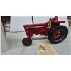 Image 8 : Ertl Foxfire Farm Miss Charlotte #6 Figurine with Die-Cast Farmall 826 Tractor by Lowell Davis
