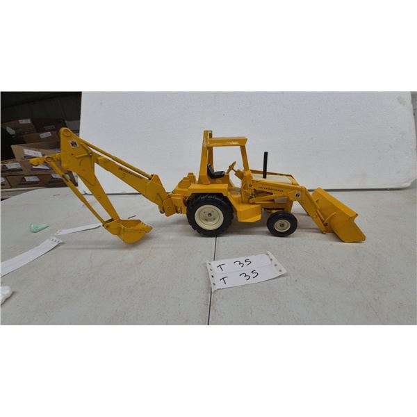 Ertl International Harvester 3500 Series Backhoe Loader Die-Cast Toy