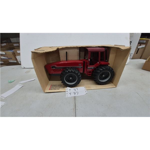 International Harvester 6788 Articulated 4WD Toy Tractor 1/16 Scale