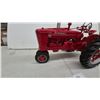 Image 2 : McCormick-Deering Farmall Model M Narrow-Front Die-Cast Scale Model Tractor 1/8 Scale