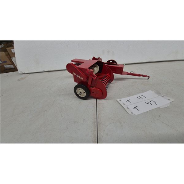Ertl Tru-Scale Square Baler Vintage Red Die-Cast Metal Farm Toy 1/16