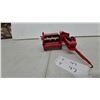 Image 2 : Ertl Tru-Scale Square Baler Vintage Red Die-Cast Metal Farm Toy 1/16
