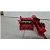 Image 3 : Ertl Tru-Scale Square Baler Vintage Red Die-Cast Metal Farm Toy 1/16
