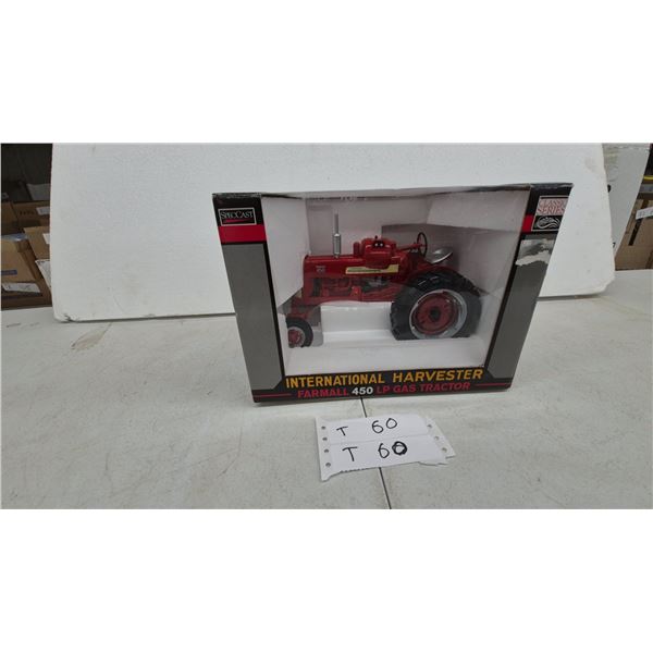 SpecCast Classic Series International Harvester Farmall 450 LP Gas Tractor 1/16 Scale Die-Cast