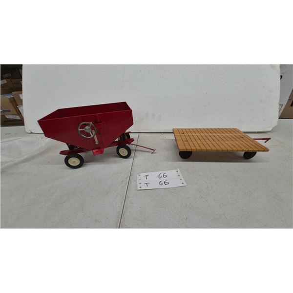 Die-Cast Red Grain Wagon and Flatbed Trailer Toy Set 1/16