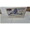 Image 7 : Country Classics by Scale Models New Holland 660 Auto-Wrap Round Baler