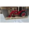 Image 2 : Ertl International Harvester 1586 Tractor with front Endloader