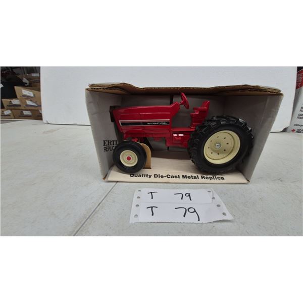 Ertl International Harvester Row Crop Tractor Die-Cast Metal Replica #415