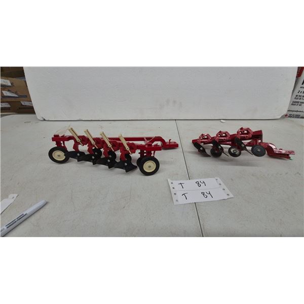 Ertl International Harvester 4-Bottom Pull-Type Moldboard Plow and 3 bottom