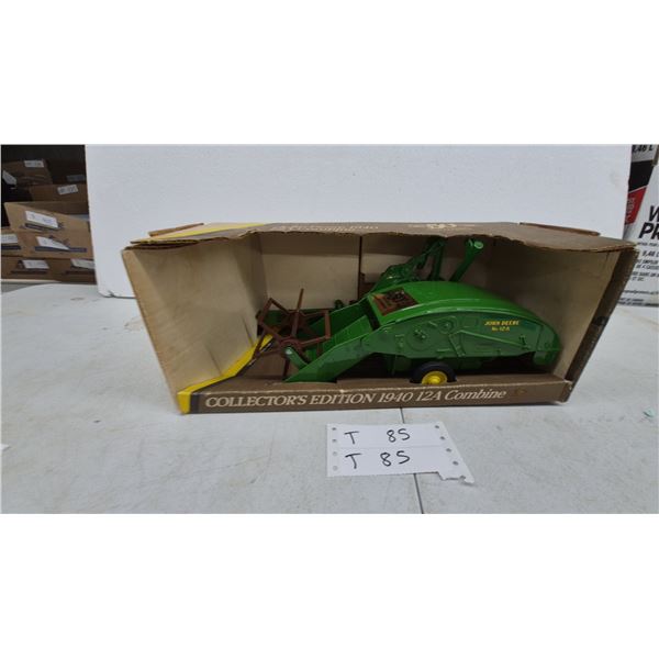 Ertl Collector's Edition John Deere 1940 No. 12A Combine Die-Cast Replica