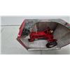 Image 3 : Ertl Collector Edition McCormick Farmall BN Tractor 1/16 Scale Die-Cast Model #34156