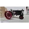 Image 3 : Farmall F-20 1/16 Scale Die-Cast Special Edition 1992 Canadian International Farm Equipment Show