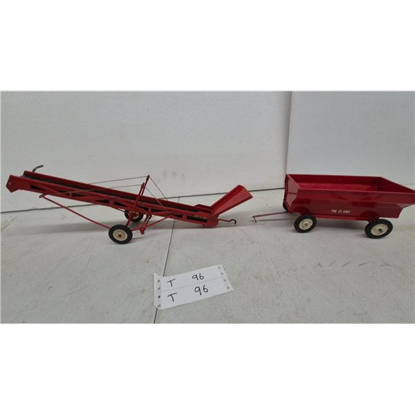 Tru-Scale Pressed Steel bale Elevator and Gravity Wagon Farm Toys