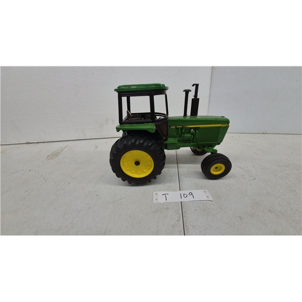 Ertl John Deere 4255 Die-Cast Toy Tractor with Cab, 1983-1988