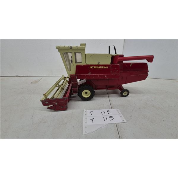 Ertl International Harvester 1460 Axial-Flow Hydrostatic Die-Cast Combine Toy, Late