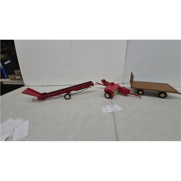 Ertl 1/16 Scale International Harvester Square Hay Baler, Flatbed Hay Wagon, and Elevator Conveyor