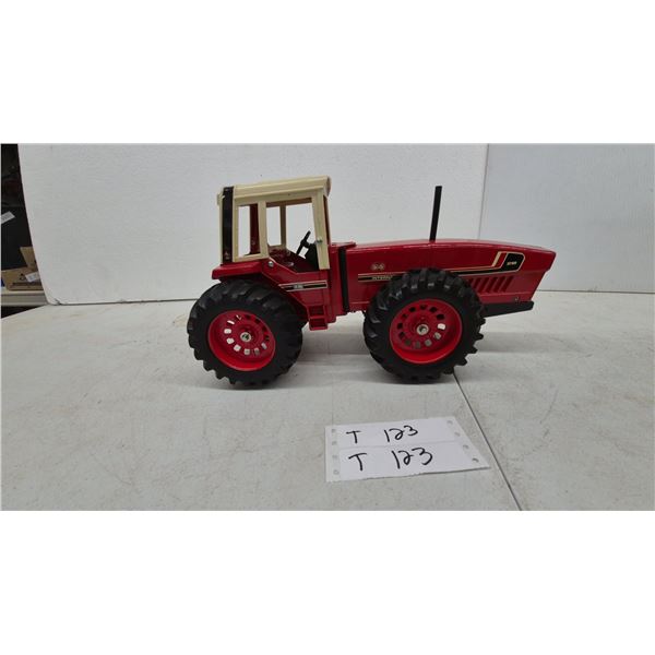 Ertl International Harvester 3788 2+2 Die-Cast Toy Tractor with Cab