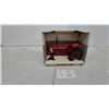 Image 1 : Ertl Farmall 806 Die-Cast Toy Tractor
