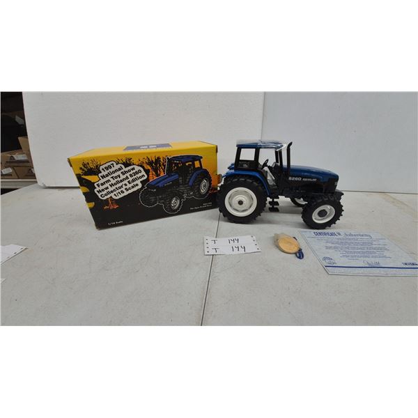 1997 National Farm Toy Show New Holland 8260 Collector's Edition 1/16 Scale Tractor with Box c.o.a