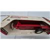 Image 3 : Ertl Toys International Spreader 1/16 Scale Blueprint Replica Belt Drive Turns Beater