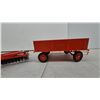 Image 5 : Ertl Case Toy Farm Implement Set: of Set of 3 Gravity Wagon, 4-Bottom Moldboard Plow and Disc