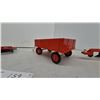 Image 8 : Ertl Case Toy Farm Implement Set: of Set of 3 Gravity Wagon, 4-Bottom Moldboard Plow and Disc