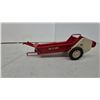Image 5 : Vintage Tru-Scale Pressed Steel manure spreader Toy Model #557-0, 1950s-1960s, Red and Cream