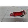 Image 7 : Vintage Tru-Scale Pressed Steel manure spreader Toy Model #557-0, 1950s-1960s, Red and Cream
