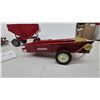 Image 4 : Ertl International Harvester Farm Toys: Gravity Wagon, Manure Spreader, and Disc Harrow