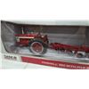 Image 5 : Ertl Prestige Collection Case IH Farmall 560 Tractor with Five-Bottom Plow, 1/16 Scale Die-Cast