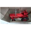 Image 4 : Ertl International Farmall 140 Tractor Die-Cast 1/16 Scale Model, No. 4754