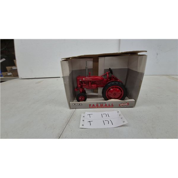 Ertl 1/16 Scale McCormick Farmall Super-AV Tractor Special Edition Die-Cast Model