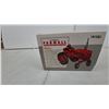 Image 7 : Ertl 1/16 Scale McCormick Farmall Super-AV Tractor Special Edition Die-Cast Model