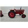 Image 2 : Farmall 806 and International 856 Narrow Front Die-Cast Toy Tractors