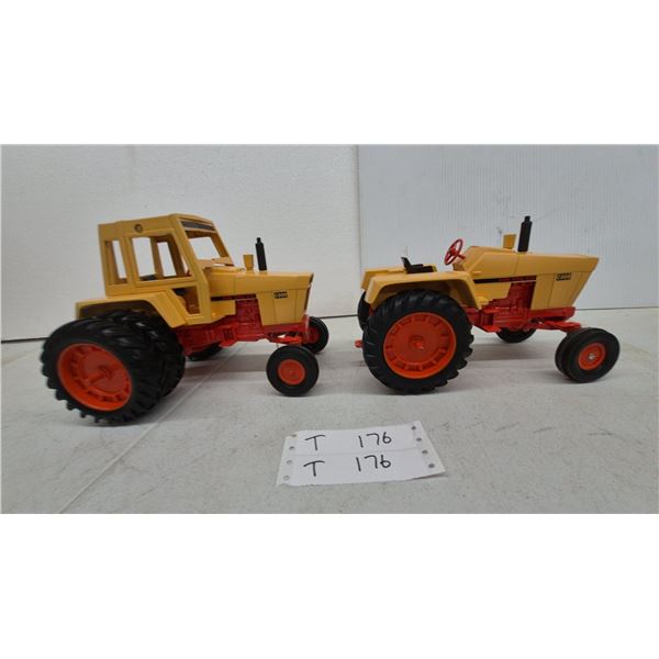 2 Case Agri King 1070 Toy Tractors with Cab and Open Station, Die-Cast