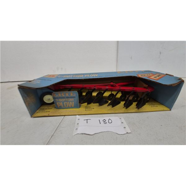 Ertl International Harvester 7-Bottom Plow Die-Cast Aluminum and Steel Toy #441 in Box 1/16 Scale