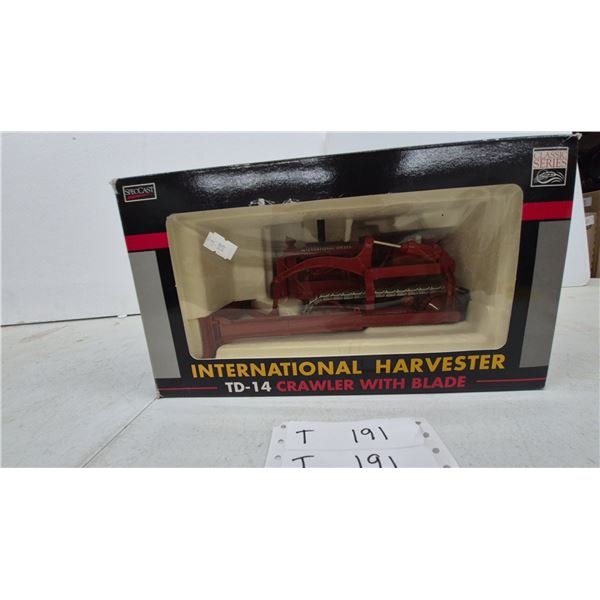 SpecCast Classic Series International Harvester TD-14 Crawler with Blade Die-Cast Model