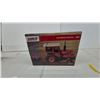 Image 6 : Ertl Prestige Collection International 1066 Die-Cast Tractor with Canopy
